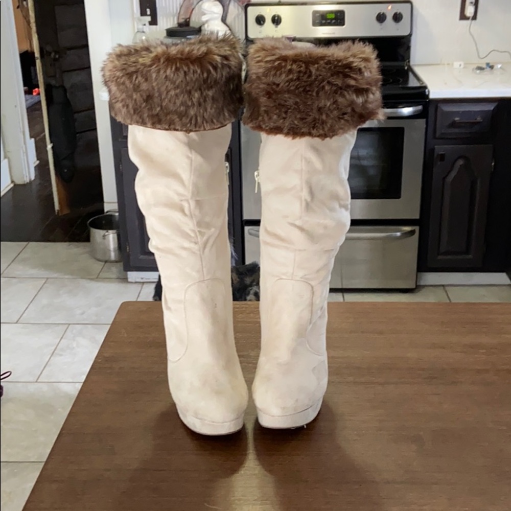 Boots with the fur.... rue 21 size 8/9